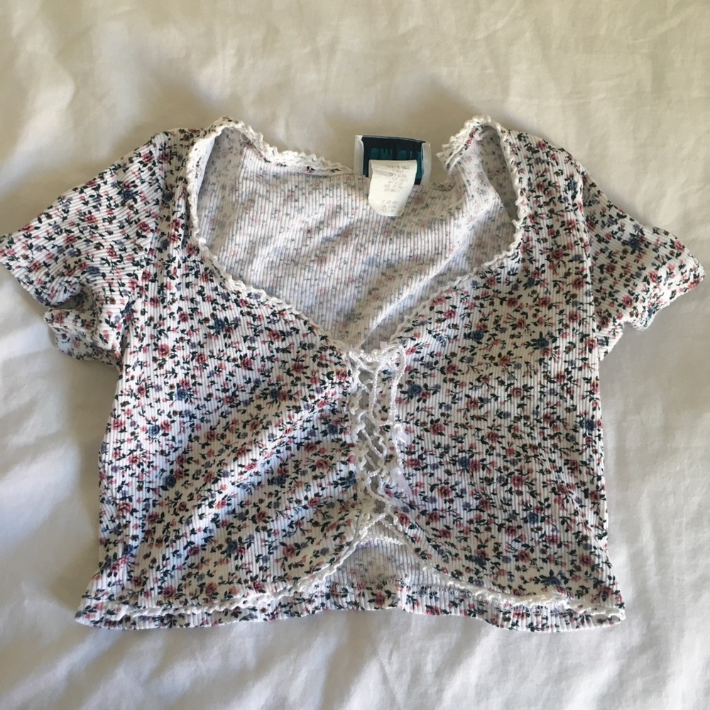 Floral tie short sleeve crop top
